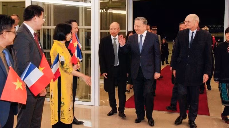 Delighted by the very positive success of the 14th National Party Congress, officials of representative agencies and the Vietnamese community in France and Portugal have expressed deep confidence in the Party’s leadership, while affirming their determination to contribute to the successful realisation of the country’s development goals in the new era.