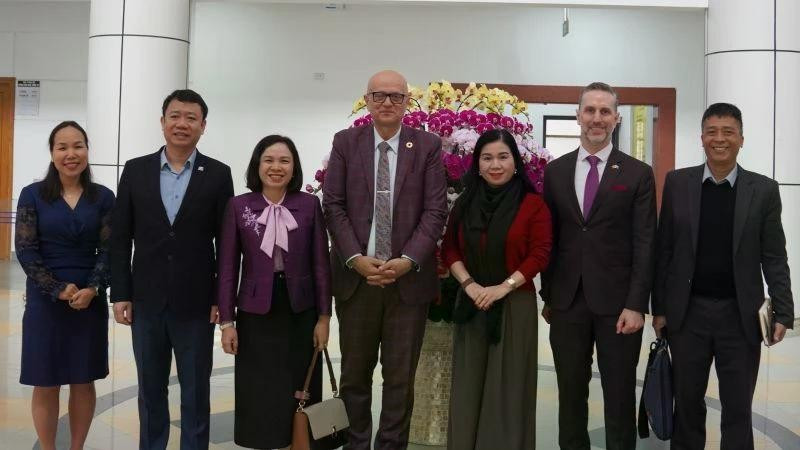 Dr Aleksandar (Sasha) Bodiroza takes a photo with representatives and officials of the Ministry of Health and UNFPA. (Source: UNFPA)
