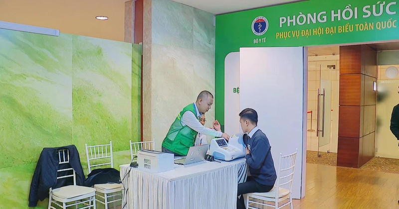 Medical staff have maintained a high level of focus on providing health care for delegates attending the 14th National Party Congress.