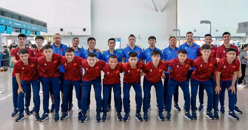 The coaching staff and Vietnam futsal players depart to take part in the AFC Futsal Championship 2026. (Photo: VFF)