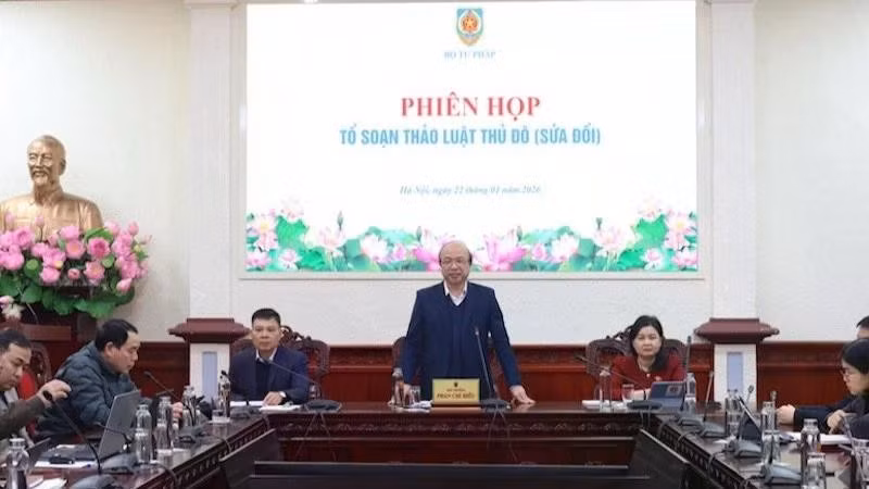 Deputy Minister of Justice Phan Chi Hieu speaks at a meeting of the Drafting Committee for the Law on the Capital (amended). (Photo: TL)