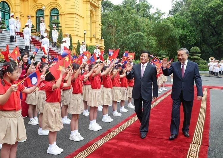 Communist Party of Viet Nam General Secretary To Lam (right) and General Secretary of the Central Committee of the Lao People’s Revolutionary Party and President of Laos Thongloun Sisoulith during his visit to Viet Nam on September 10, 2024 (Photo: VNA)