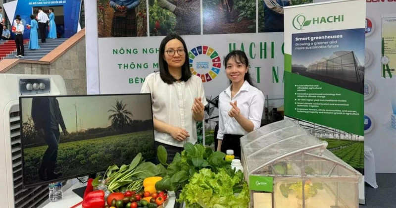 Hachi introduces smart greenhouse technology applied in agriculture at the launch ceremony of the national movement "The whole country competes in innovation and digital transformation" in April 2025.