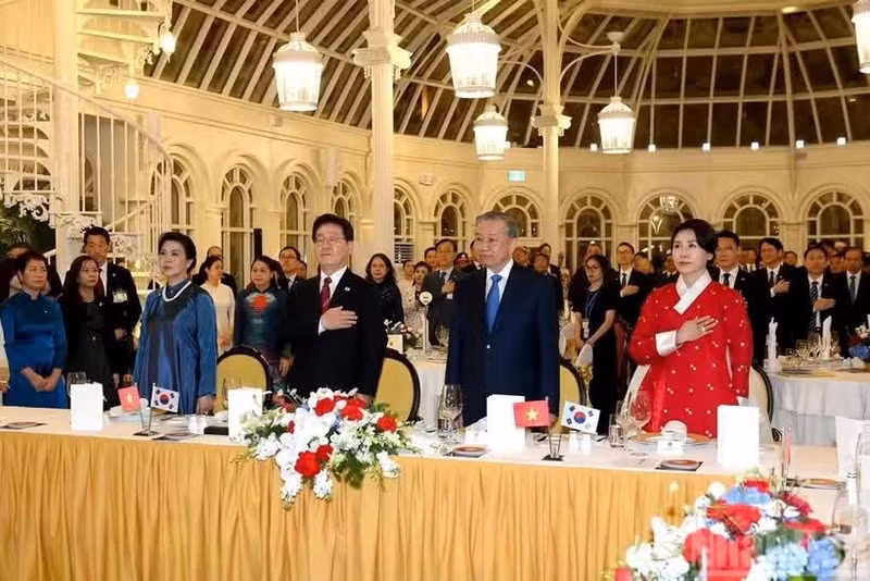 The Vietnamse, RoK leaders and their spouses at the banquet (Photo: NDO)