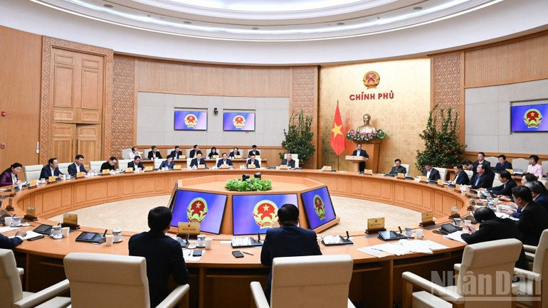 Prime Minister Pham Minh Chinh on February 22 chairs a meeting of the Government’s standing members to review Tet celebrations and implement key task for the post-holiday period. (Photo: Nhan Dan)