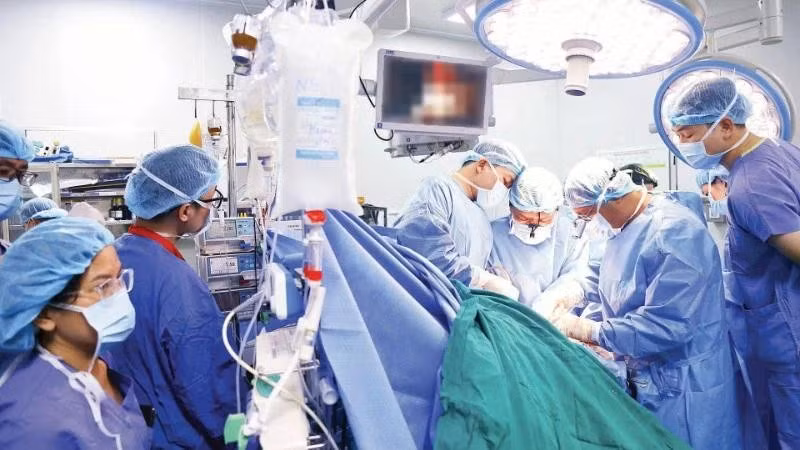 Doctors at Viet Duc Friendship Hospital perform an organ transplant
