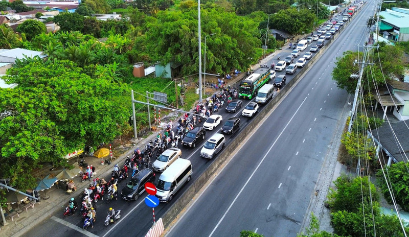 Prevent prolonged traffic congestion at the gateways to Ha Noi and Ho Chi Minh (Source: thuongtruong.com.vn)