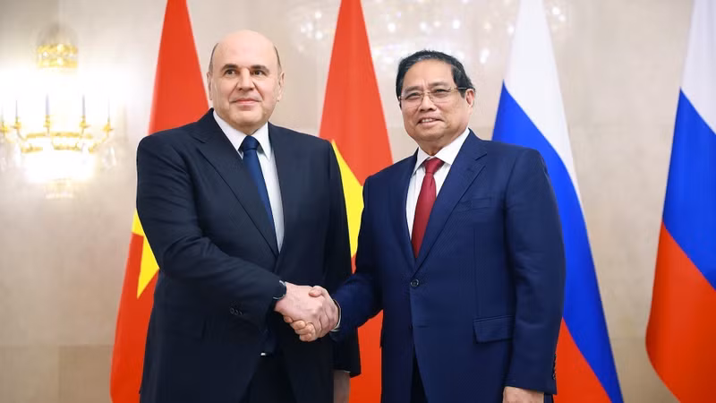 Vietnamese PM Pham Minh Chinh (R) holds talks with his Russian counterpart Mikhail Mishustin in Moscow on March 23. (Photo: VNA)