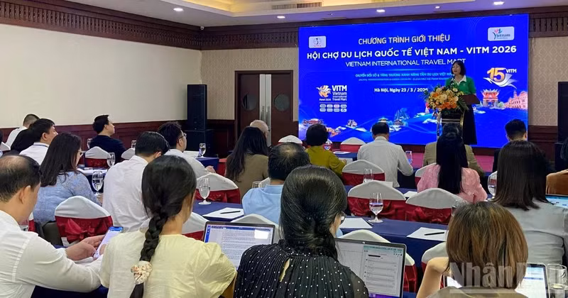 Deputy Director of the Viet Nam National Authority of Tourism Nguyen Thi Hoa Mai speaks at the event. (Photo: CHIEU ANH)