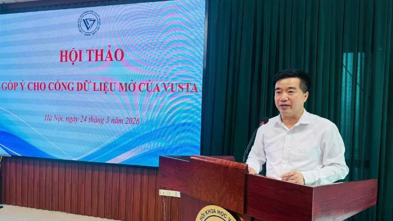 Nguyen Quyet Chien, Secretary-General of the Viet Nam Union of Science and Technology Associations, speaks at the workshop. (Photo: BICH LIEN)