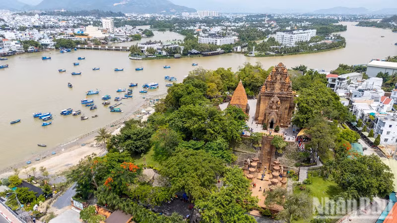 Many international tourists liken Nha Trang to Viet Nam's 'beach resort capital.' (Photo: Thuy Nguyen)
