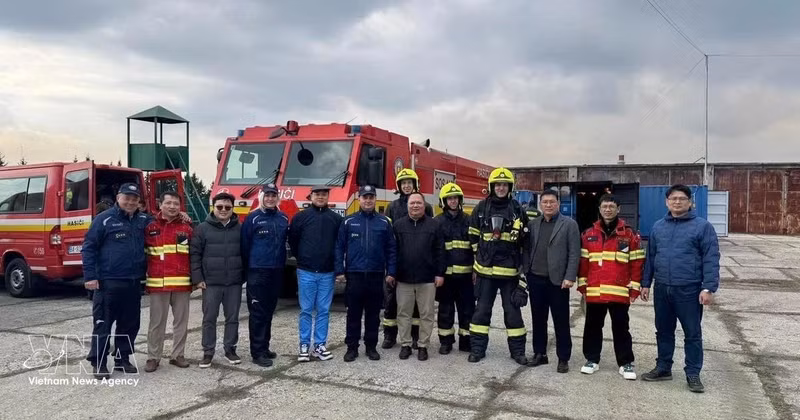 A working delegation from the Fire Prevention, Fighting and Rescue Police Department under the Ministry of Public Security pays a visit to Bratislava from March 9–12. (Photo: VNA)