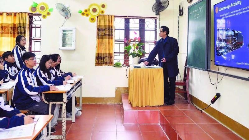 A technology lesson taught in English at Viet Bac High School.