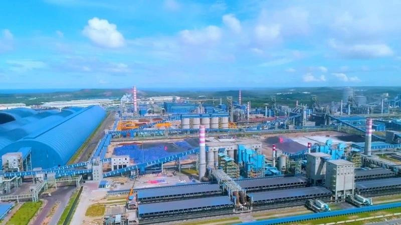 The Hoa Phat Dung Quat iron and steel production complex plays a pivotal role in the economic growth of Quang Ngai province. 