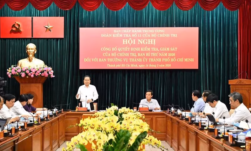 NA Chairman Tran Thanh Man chairs the meeting on March 14 to announce the decision by the Politburo and the Secretariat to conduct inspection and supervision for the Ho Chi Minh City Party Committee’s Standing Board. (Photo: sggp.org.vn)
