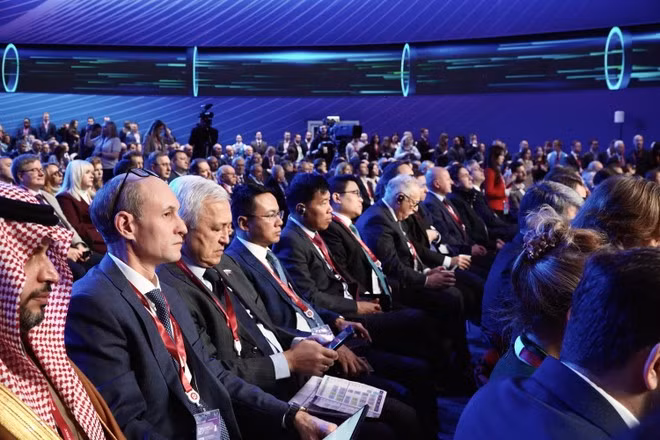 vna-potal-khai-mac-dien-dan-tuan-nang-luong-nga-2025-8340684.jpg