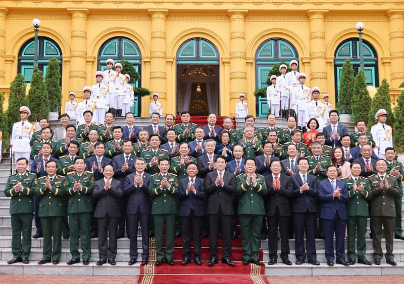 State President Luong Cuong and delegates attending the ceremony on November 4 to present appointment and promotion decisions to the military officers. (Photo: VNA)