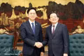 Vietnamese Deputy Prime Minister Ho Quoc Dung (R) and Deputy Prime Minister and Minister of Science and ICT of the Republic of Korea (RoK) Bae Kyung Hoon in Ha Noi on April 22, 2026. (Photo: VNA)