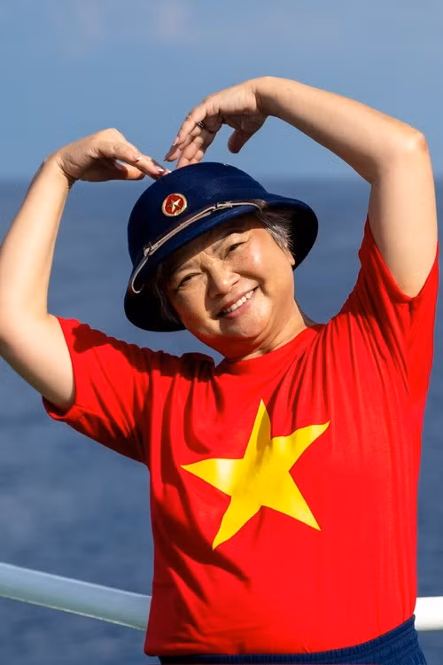 Tran Thi Tuyet Hong, an overseas Vietnamese in Australia, during her journey to Truong Sa in April 2026.