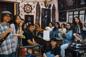 Members of the project team learn about the art of mother-of-pearl inlay in Chuon Ngo Craft Village.