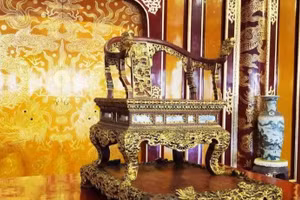 The Nguyen Dynasty (1802-1945) imperial throne, a recognised national treasure of Vietnam, officially returns to public display at Thai Hoa Palace in Hue Imperial Citadel on June 4 (Photo: VNA)