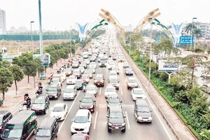Despite substantial investment in transport infrastructure and public passenger transport systems, traffic congestion in Ha Noi continues to remain complex and persistent. (Photo: DUY LINH)