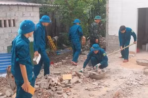 As of June 10, 2026, the Thanh Hoa provincial Military Command deploys 674 officers and soldiers to assist families eligible for the programme to replace temporary and dilapidated homes for the biological children of revolutionaries exposed to toxic chemicals, contributing a total of 4,592 workdays. (Photo: VNA)