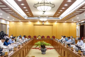 The Politburo's May 15 meeting to review the implementation of Resolution No. 31-NQ/TW on the development orientation and tasks for Ho Chi Minh City through 2030, with a vision to 2045. (Photo: VNA)