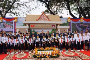 General Secretary To Lam, alongside a high-level Vietnamese delegation, and Cambodian People's Party President and Senate President Samdech Techo Hun Sen attend the groundbreaking ceremony for the Cambodia-Viet Nam Friendship School in Phnom Penh in February 2026. (Photo: Dinh Truong)