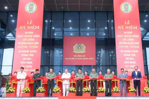 Delegates cut the ribbon to inaugurate the immigration command, operations, and control centre.