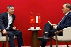 Minister of Finance Ngo Van Tuan and Tan See Leng, Singapore’s Minister for Manpower and Second Minister for Trade and Industry (in charge of Energy and Science & Technology). (Photo: Ministry of Finance)