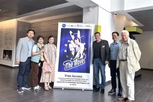 Ha Noi Medical University representatives pose with professors and delegates of The Move in 2024. This year's competition will be held from June 28 to July 8 in Nice, France. (Photo hmu.edu.vn)