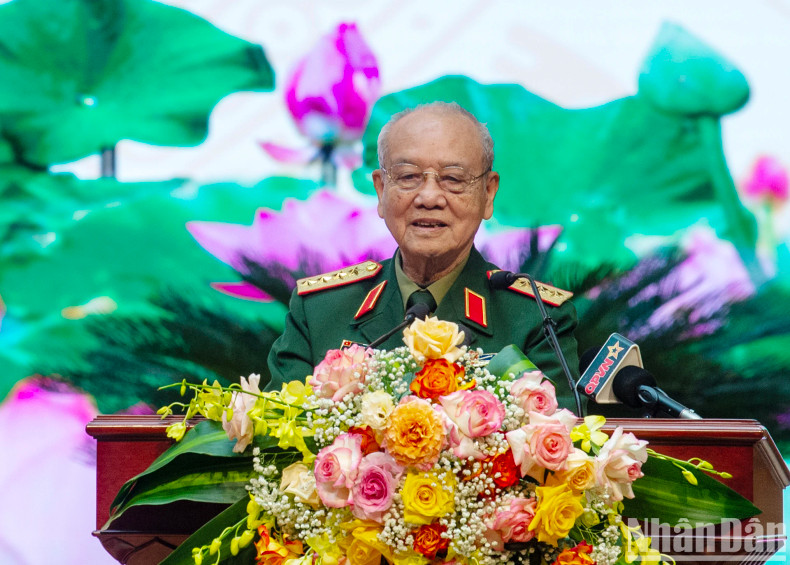 General Pham Van Tra, former Politburo member and former Minister of National Defence, presents a speech at the conference General Pham Van Tra, former Politburo member and former Minister of National Defence, presents a speech at the conference