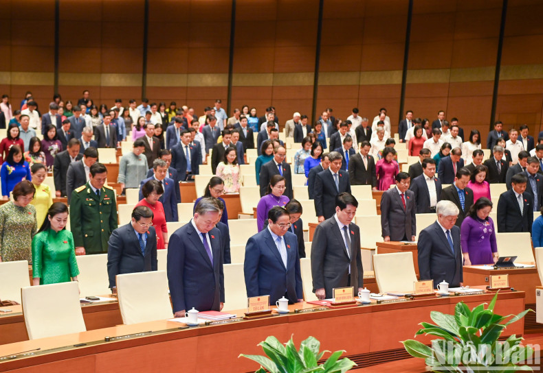 Party and State leaders and NA deputies observe a minute of silence to commemorate the late Party General Secretary.