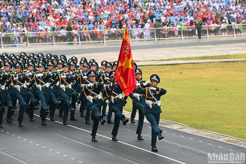 A force joining in the parade (Photo: NDO) A force joining in the parade (Photo: NDO)