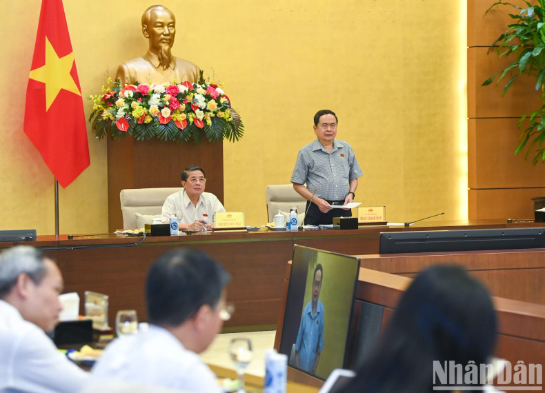 NA Chairman Tran Thanh Man speaks at the meeting. NA Chairman Tran Thanh Man speaks at the meeting.
