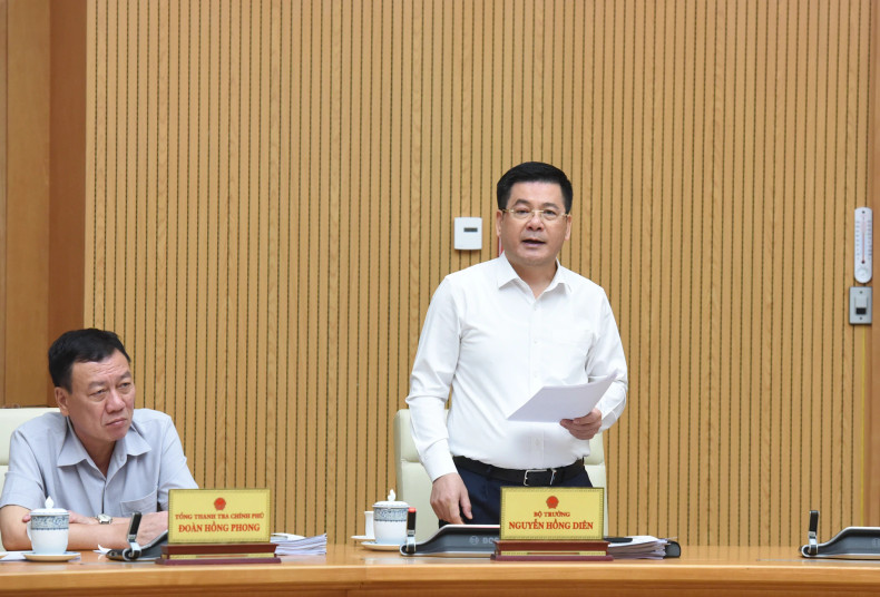 Minister of Industry and Trade Nguyen Hong Dien speaks at the meeting. Minister of Industry and Trade Nguyen Hong Dien speaks at the meeting.
