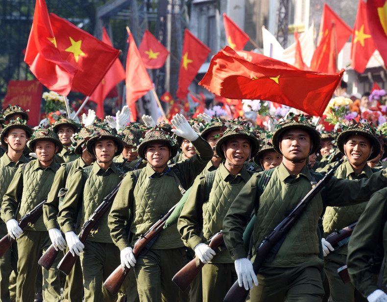 The parade depicts the image of the army marching to Hanoi at the historic moment of October 10, 1954.