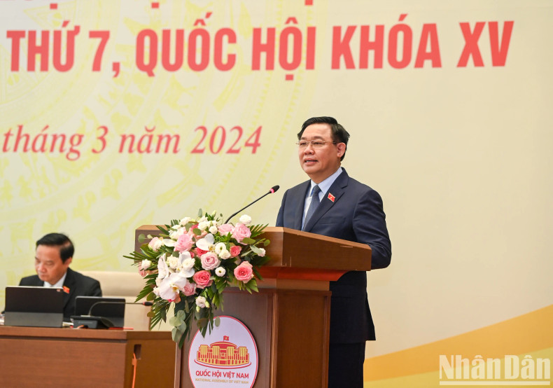 Chairman of the National Assembly, Vuong Dinh Hue, speaks at the conference.