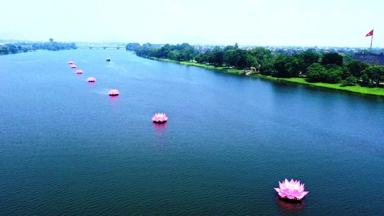 The seven giant lotus flowers represent the first seven footsteps of Buddha