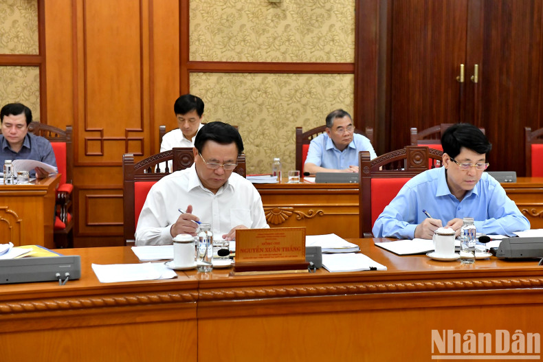 Party and State leaders are present at the meeting. Party and State leaders are present at the meeting.