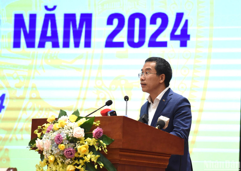 A representative of the Military Commercial Joint Stock Bank (MB) speaks at the event.