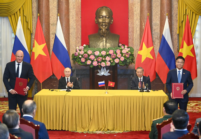 At the ceremony to exchange 11 bilateral cooperation documents between Vietnam and Russia. At the ceremony to exchange 11 bilateral cooperation documents between Vietnam and Russia.