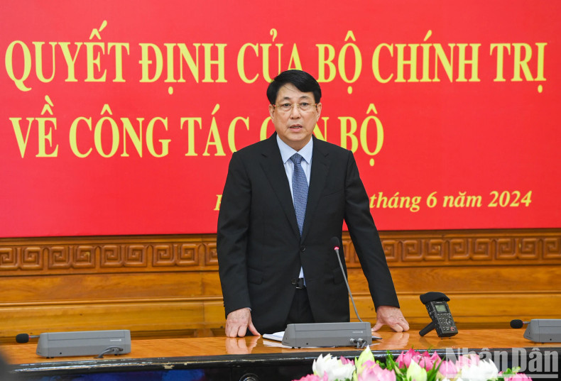 Permanent member of the PCC Secretariat Luong Cuong speaks at the ceremony. Permanent member of the PCC Secretariat Luong Cuong speaks at the ceremony.