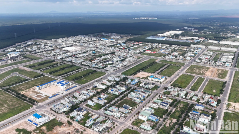 Loc An-Binh Son resettlement area has an area of over 280 hectares in Long Thanh District, Dong Nai Province, with more than 5,000 land lots. The project started construction in April 2020 and was put into use at the end of 2021, serving the resettlement of people who gave up land for Long Thanh Airport. Loc An-Binh Son resettlement area has an area of over 280 hectares in Long Thanh District, Dong Nai Province, with more than 5,000 land lots. The project started construction in April 2020 and was put into use at the end of 2021, serving the resettlement of people who gave up land for Long Thanh Airport.