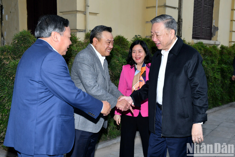 General Secretary To Lam with officials from the Standing Board of the Hanoi Party Committee General Secretary To Lam with officials from the Standing Board of the Hanoi Party Committee