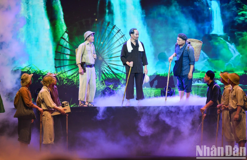 In particular, the programme also recreates the image of President Ho Chi Minh, the great leader of the Party and the nation.