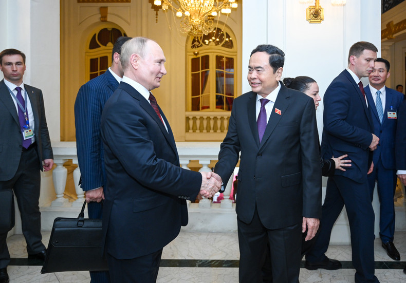 : Chairman of the National Assembly Tran Thanh Man meets with President Vladimir Putin at Hanoi Opera House. : Chairman of the National Assembly Tran Thanh Man meets with President Vladimir Putin at Hanoi Opera House.