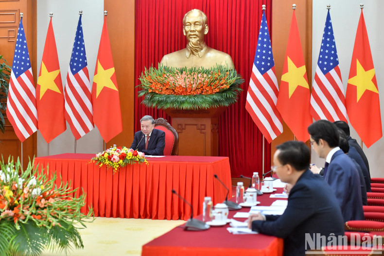 Party Chief To Lam talks over the phone with US President-elect Donald Trump Party Chief To Lam talks over the phone with US President-elect Donald Trump