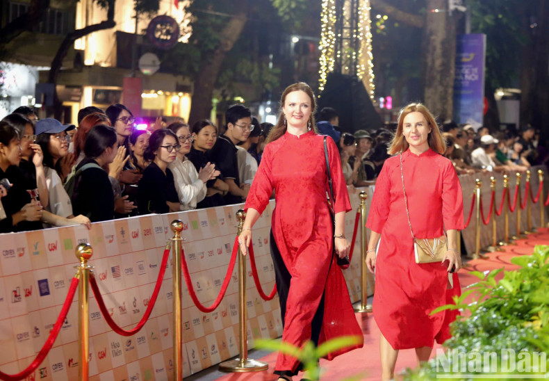 International artists wearing traditional Vietnamese Ao dai